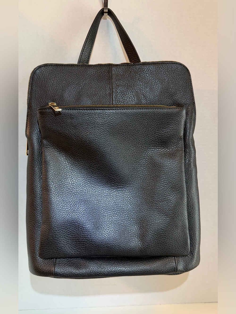 Vera Pelle Black Pebbled Leather Backpack with Front Zip Pocket